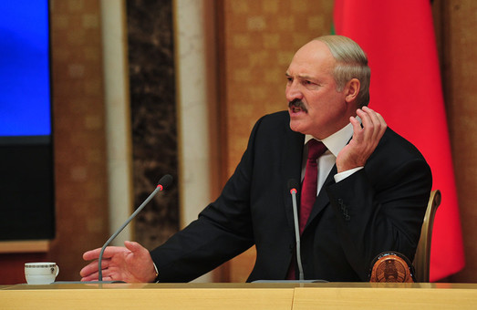 Лукашенко вновь обиделся на ЕС и США за отсутствие помощи в борьбе с COVID-19
