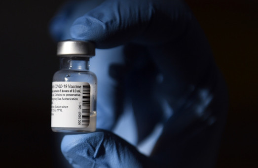 Украина ожидает около 20 миллионов доз вакцины Pfizer