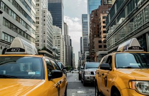Такси в США будут бесплатно возить на вакцинацию от COVID-19