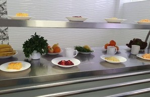 Вегетарианский пирог, нагетсы и львовские сырники: в школьных столовых обновят меню