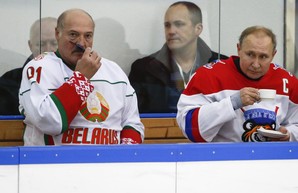 Полный игнор. На матч чемпионата мира по хоккею между Россией и Беларусью пришел один зритель
