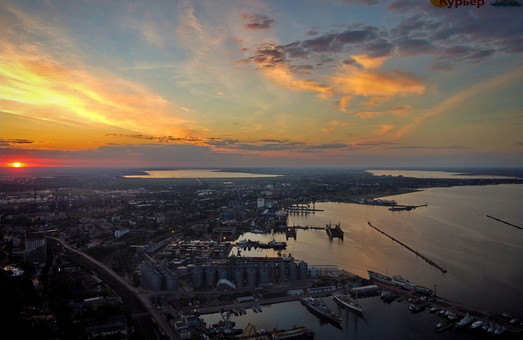 Весь город как на ладони: Одессу показали с квадрокоптера в лучах заходящего солнца (ВИДЕО)