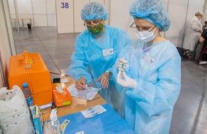 Более 200 тысяч украинцев полностью вакцинированы от коронавируса
