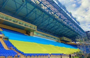 Рекорд: в Харькове развернули cамый большой флаг Украины