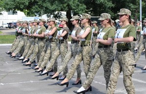 Военный парад на каблуках: в парламенте требуют объяснений