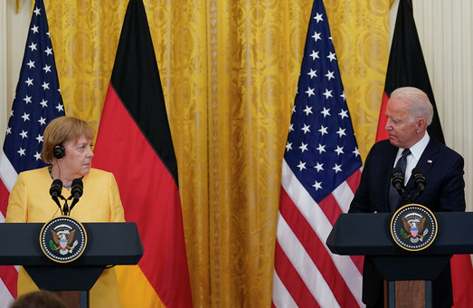 Меркель пригрозила Путину, если Украина останется без транзита газа