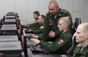 Военных в России заставят учить статью Путина об Украине