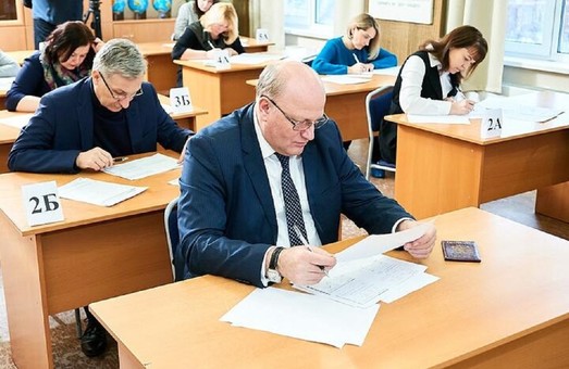 Отныне государственные чиновники сдают экзамен по украинскому языку