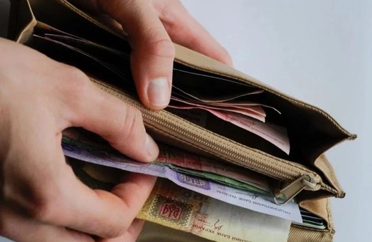 В Украине увеличится минимальная зарплата до 7700 гривен