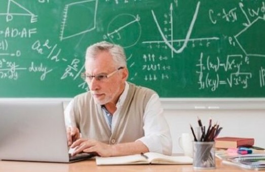 Каждый украинский учитель получит от государства ноутбук стоимостью 20 тысяч