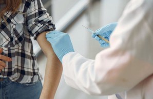 В Украине разрешили вакцинировать от коронавируса детей