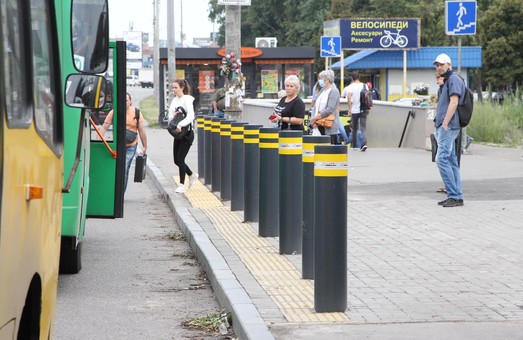 Остановки общественного транспорта в столице станут безопасными