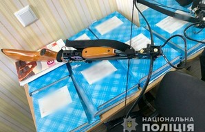 Девушка из арбалета ранила двух учителей в Полтаве