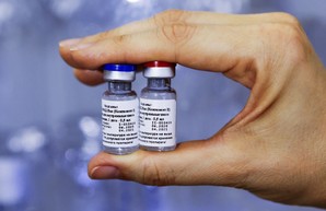 США запретит въезд всем, кто вакцинировался «Спутником»