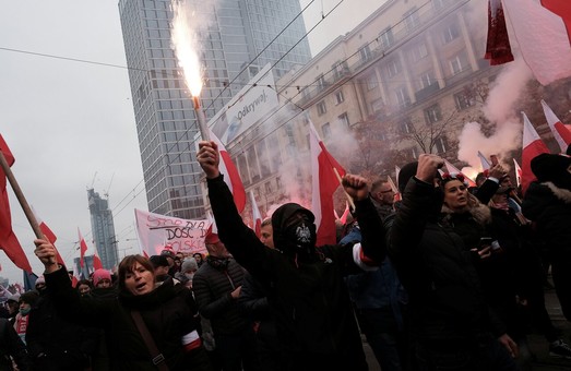 В Польше прошли многотысячные митинги против выхода страны из ЕС