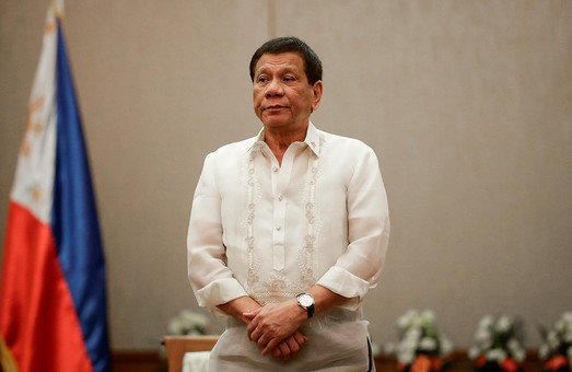 Президент Филиппин предложил вакцинировать во сне не желающих прививаться