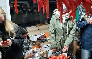 В столичном метро один из поездов переоборудовали в торговый центр на колесах