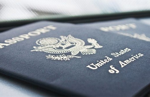 В США выдали первый паспорт для Х-гендера