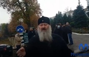 Монахи Киево-Печерской Лавры напали на журналиста