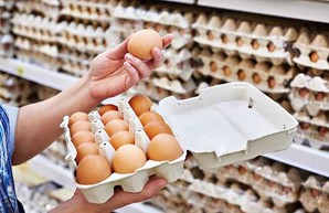 К Новому году яйца на прилавках украинских магазинов станут «золотыми»