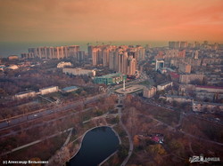 Парк Победы в Одессе показали в лучах заходящего солнца (ВИДЕО)