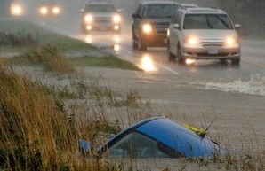 В Канаде из-за сильных ливней и оползней эвакуируют целый город. Фото