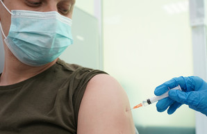 В МОЗ рассказали, когда в Украине начнут прививать бустерной дозой вакцины