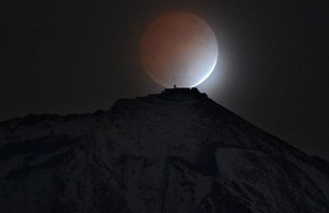 В сети показали фото самого длительного лунного затмения за 600 лет