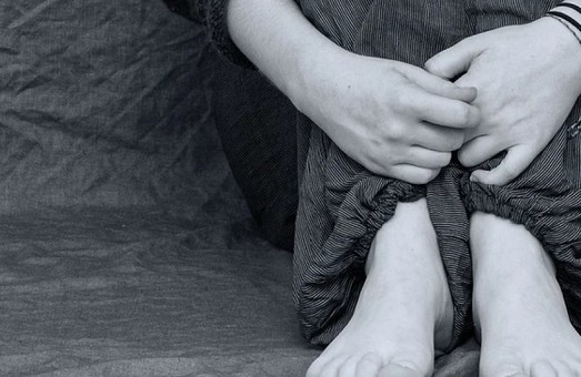 13-летнюю воспитанницу интерната изнасиловал педагог на Днепропетровщине