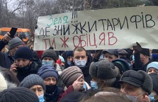 «Рост тарифов – смерть для людей!»: Под стенами парламента прошел митинг