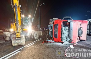 В Харькове фура упала на такси: погибли трое, среди них – 3-летний ребенок