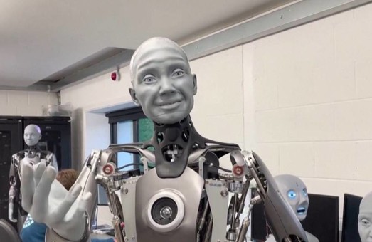 Британские ученые наделили робота человеческими эмоциями (Видео)
