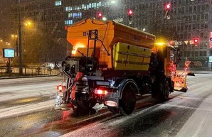 Киев накрыла непогода: работа общественного транспорта затруднена