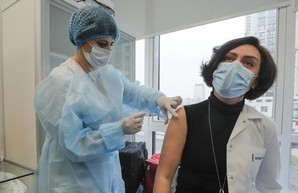 В Украине расширили перечень профессий для обязательной вакцинации