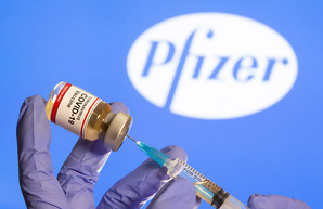 Pfizer заявляет, что бустерная доза их прививки максимально защищает от Омикрона