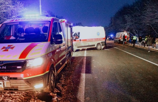 В Тернопольской области маршрутка столкнулась с легковушкой, пострадали 10 человек