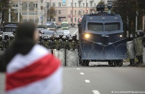 В Беларуси узаконят применение военной техники и оружия при разгоне протестов
