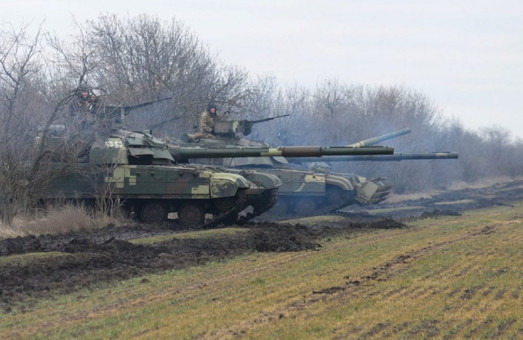 Россия провела танковые учения на границе с Украиной и в оккупированном Крыму