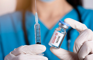 Вакцинация от коронавируса на 17 декабря: привито почти 133 тысячи украинцев