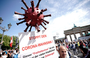 Германию охватили протесты против принудительной вакцинации