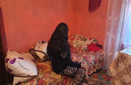 На Закарпатье 11-летняя девочка родила ребенка от  сожителя своей мамы