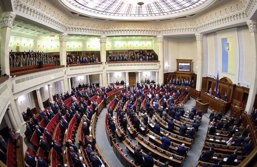 Все в сад: украинцы поддерживают роспуск парламента и правительства