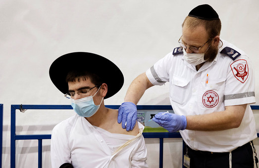 Первые в мире: Израиль вводит четвертую дозу вакцинации против COVID-19