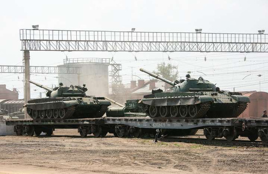Россия начала перемещение военной техники и вооружения с базы 5-й танковой бригады