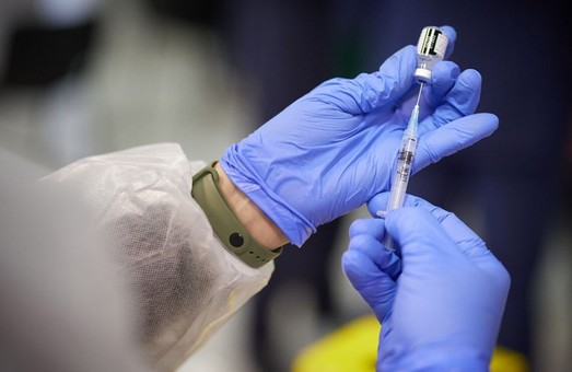 Израиль вводит вакцинацию от коронавируса для детей до пяти лет