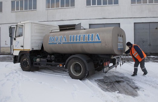 По Киеву на автоцистернах будут возить освященную воду: адреса и время