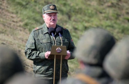 Лукашенко обещает стянуть "целый контингент армии Беларуси" к украинской границе