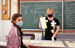 В Запорожской области девочка сломала позвоночник в школе