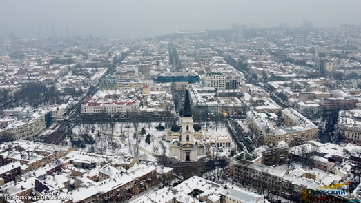 Засыпанную снегом Одессу показали с высоты птичьего полета (ВИДЕО)