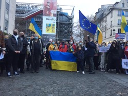 Парижане вышли на майдан поддержать Украину (Фото)